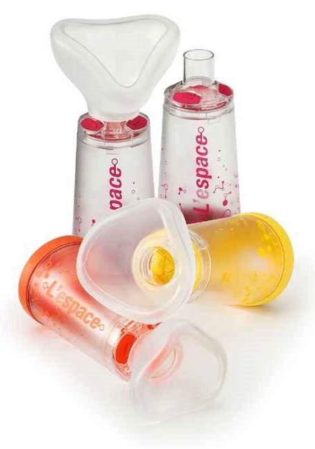 CAMERA DISTANZIATRICE PER EROGATORI SPRAY PREDOSATI L'ESPACE 220ML PEDIATRICO SPAZIO MORTO 49ML CON MASCHERA VALVOLA INSPIRAZIONE 2 VALVOLE ESPIRAZIONE CODICE COLORE GIALLO - farmachicca